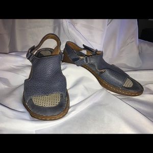 Born sandals